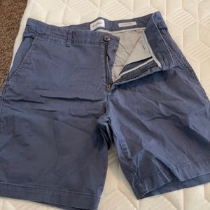 Men’s navy stretchy shorts size 32